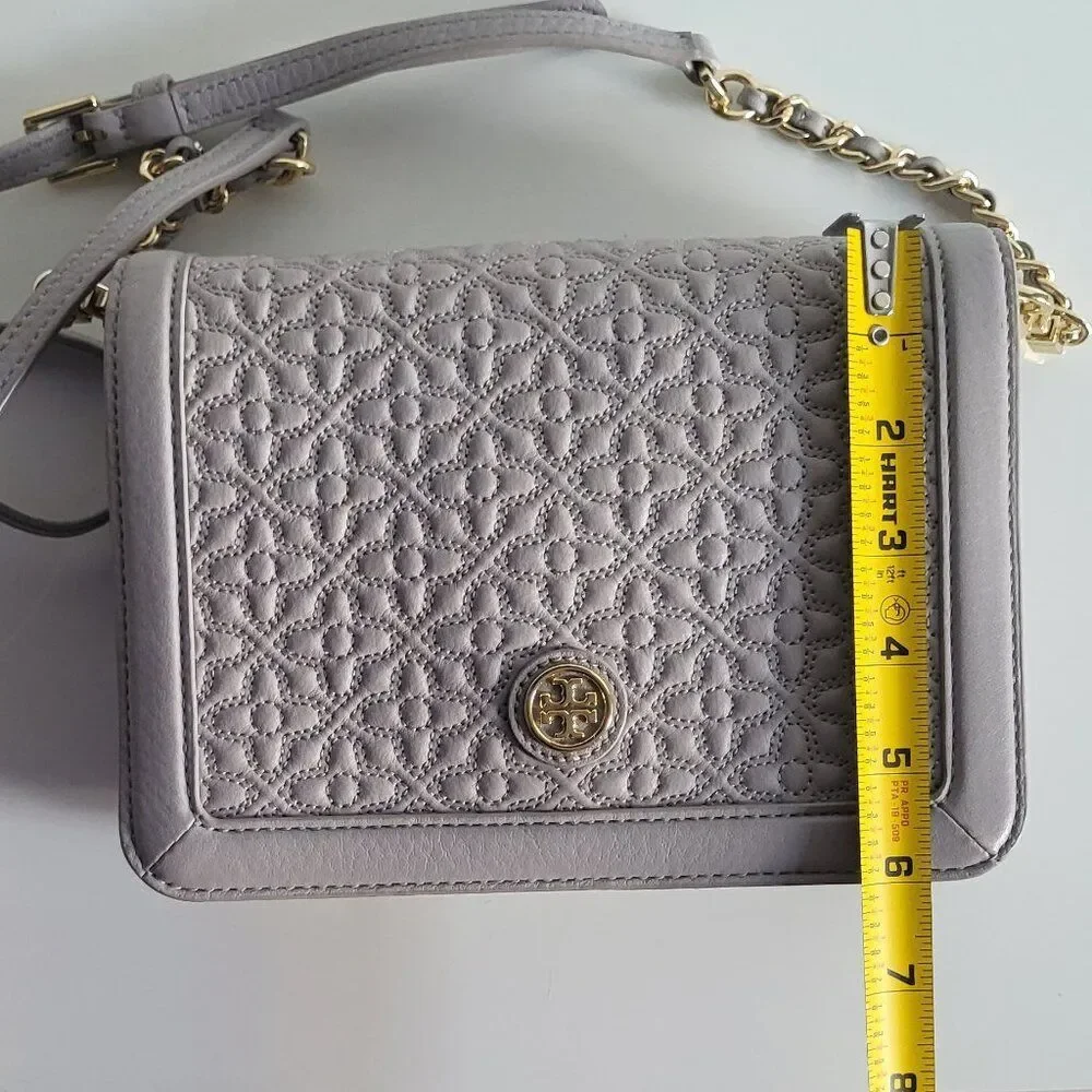Tory Burch Women Bryant Quilted Crossbody Mercury Grey bag. - Picture 10 of 11
